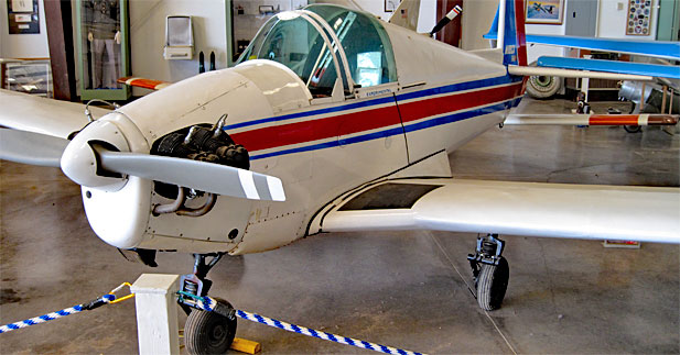 Mooney M20J Airplane Hangar